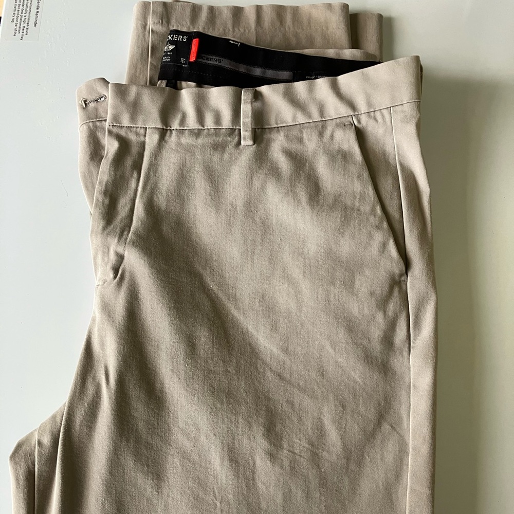 Dockers men’s city tech trouser sz 38W/32L khaki 
classic preppy